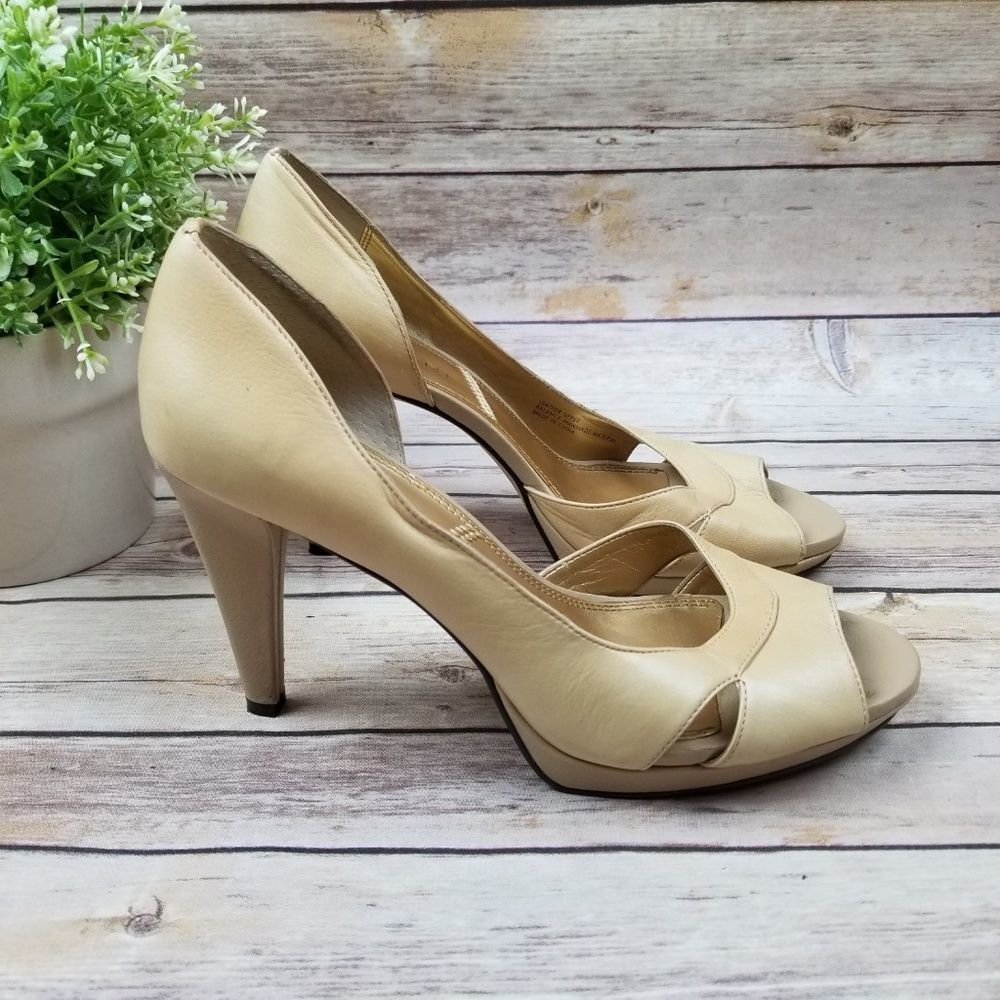 TAHARI Beige Leather High Heel Open Toe Platform